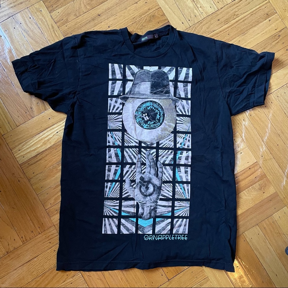 Grn Apple brand tshirt mens L “bite the hand”